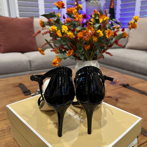 Michael Kors Simone Mid Sandal Patent Leather Pump Heel - Picture 6 of 13